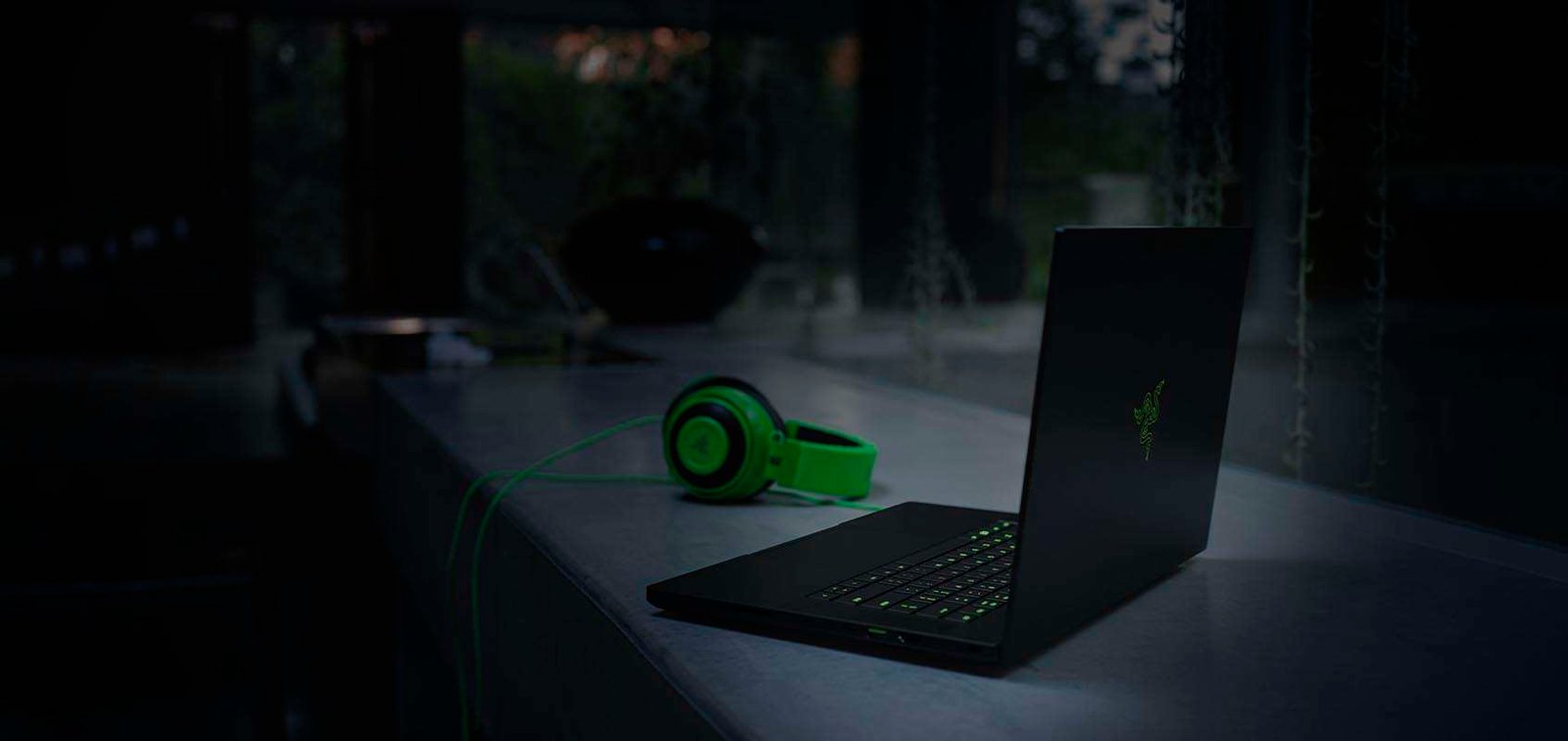 New Razer Blade 15 Advanced 2020 and Blade 15 Base 2020 Gaming Laptop w/ Intel latest 10th gen processors, NVIDIA RTX 2080 SUPER GPU w/ max-Q design, 300 Hz refresh rate support, 4k OLED touchscreen display option w/ 100% DCI-P4 color gamut